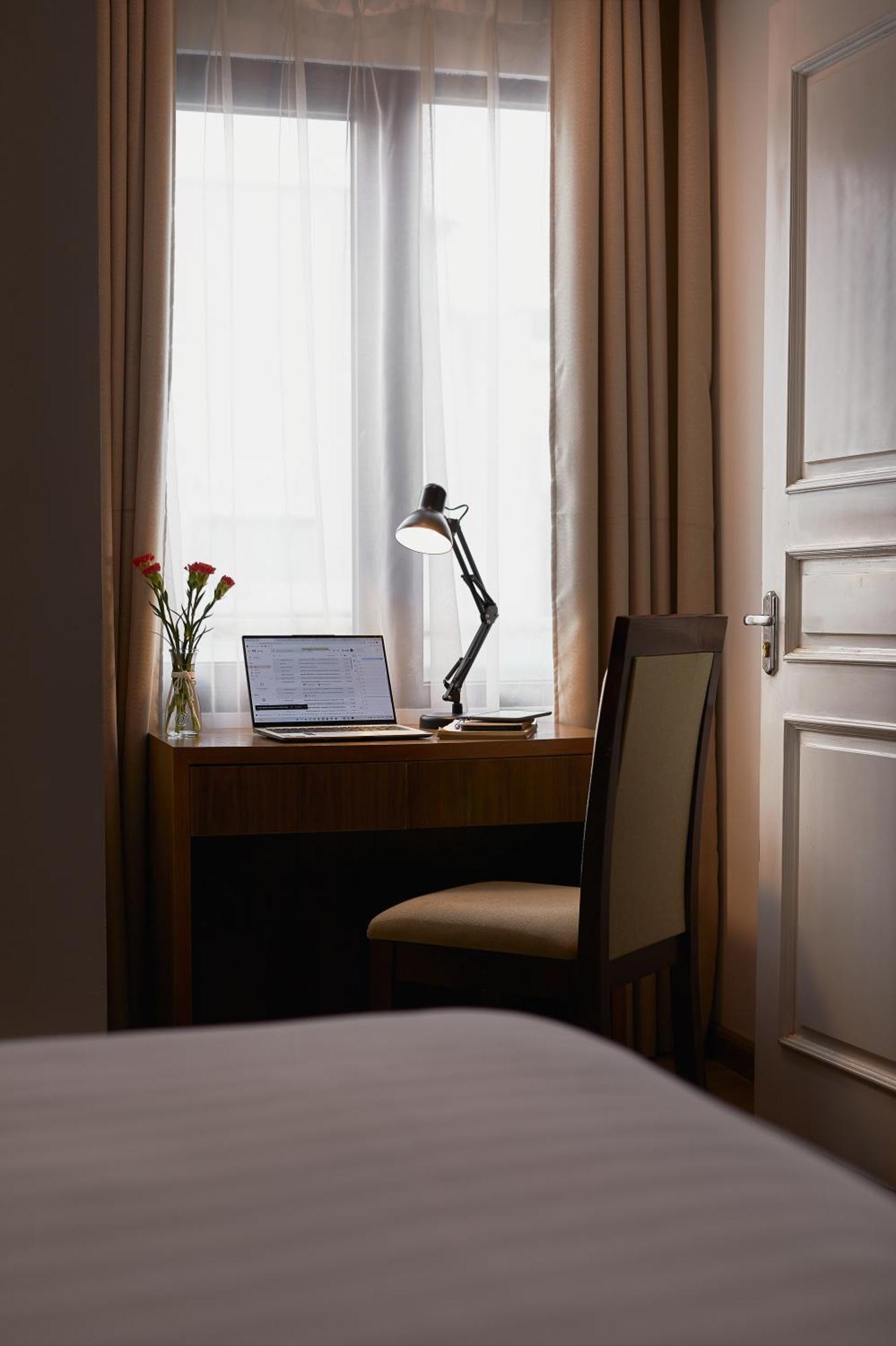 The Bloom Classic - Hotel And Bistro Ханой Экстерьер фото